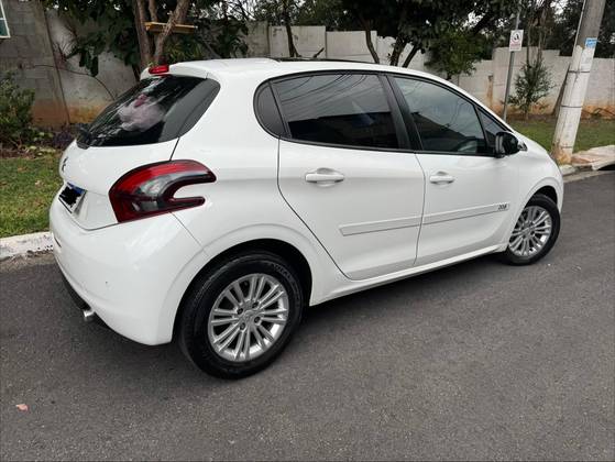PEUGEOT 208 1.6 ALLURE 16V FLEX 4P AUTOMÁTICO